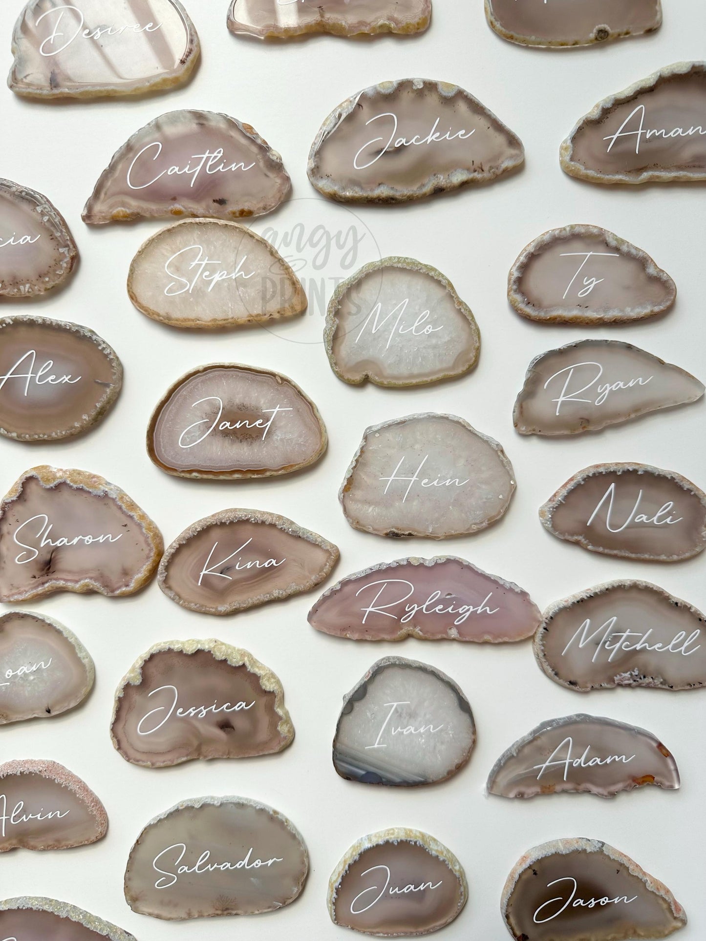 Personalized Agate Geode Slice | Table Place Cards| Minimalist | Beige Cream Natural | Dinner Party, Wedding, Birthday, Bridal Shower, Party